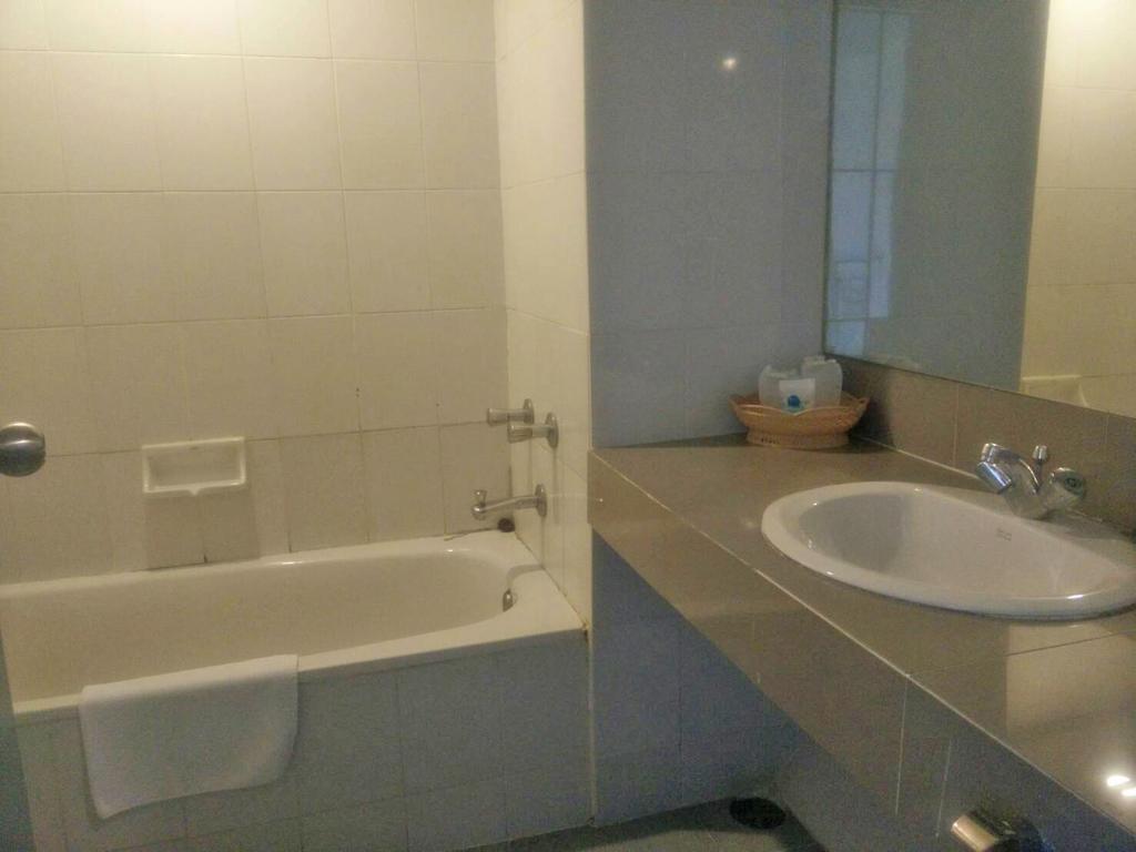Sinthavee Hotell Phuket Exteriör bild